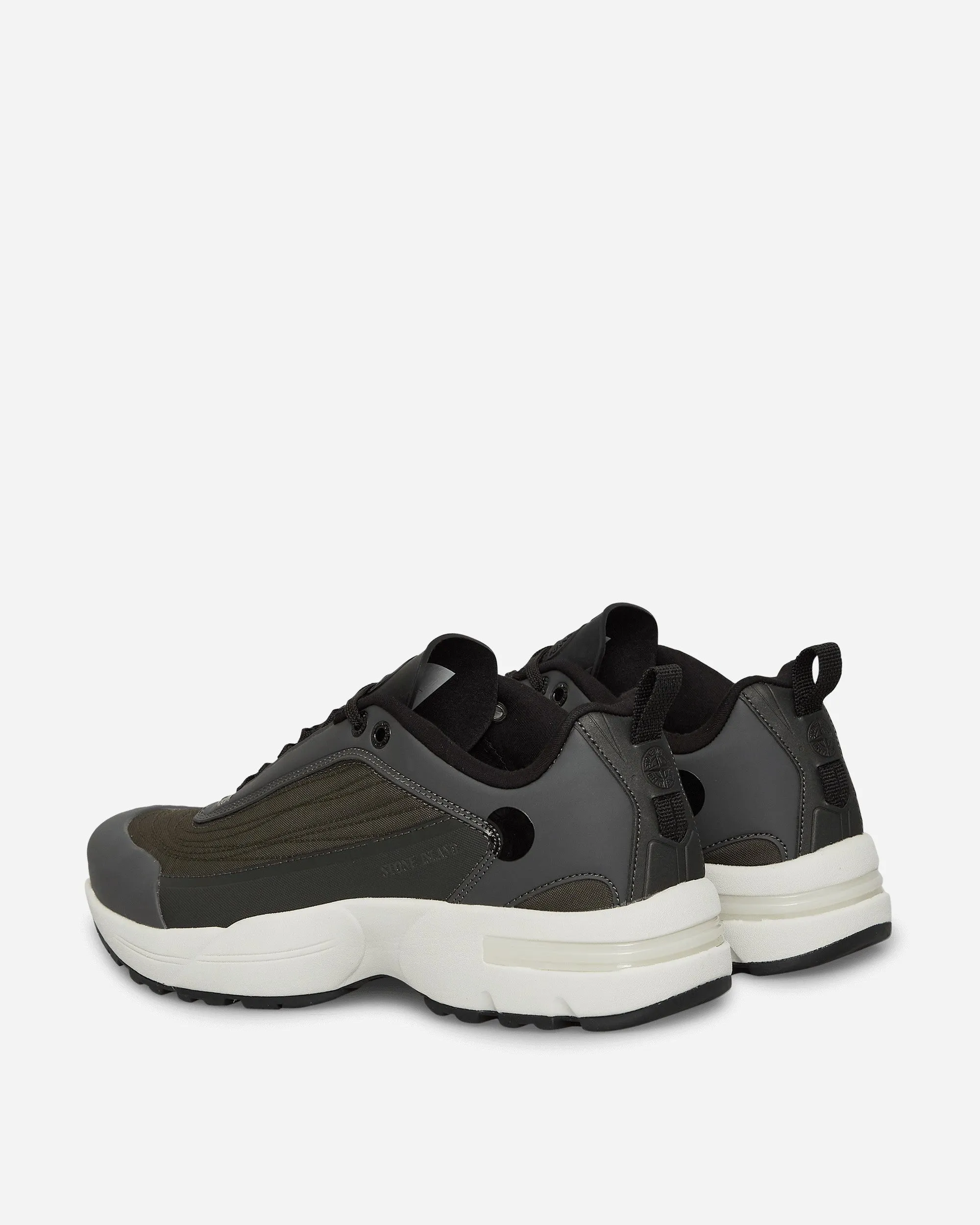77FWS0303 Sneakers Schwarz