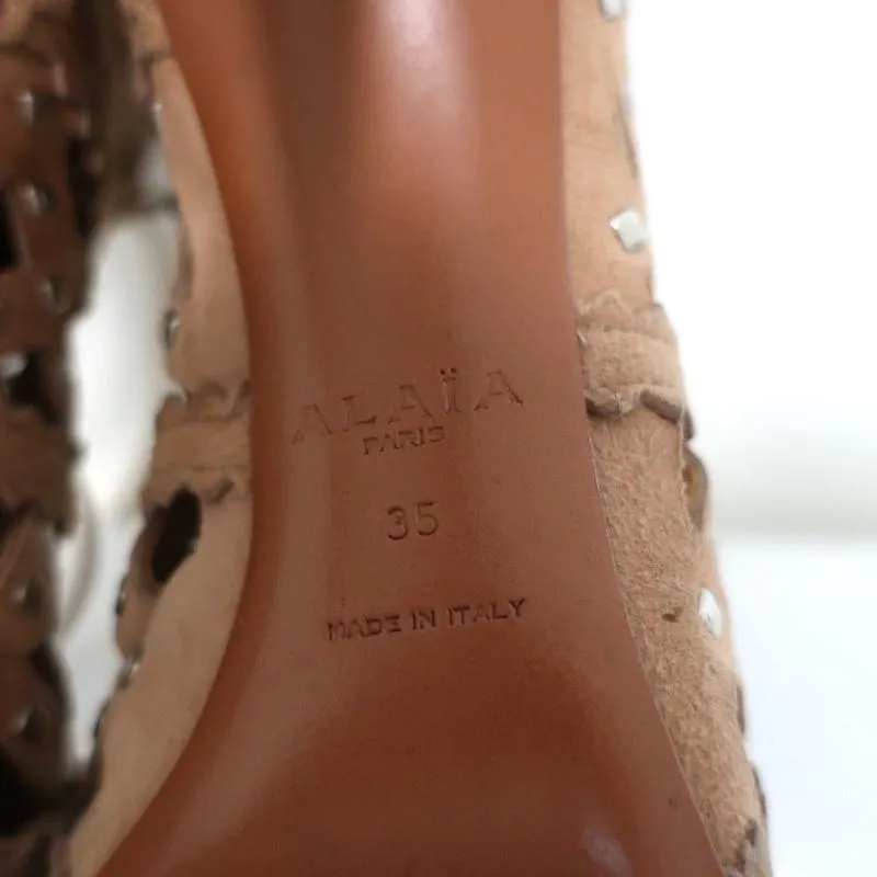 Alaia Stiefeletten mit Nieten und Laser-Cut-Details in Blassrosa Wildleder Größe 35 Offene Spitze Knöchelstiefel