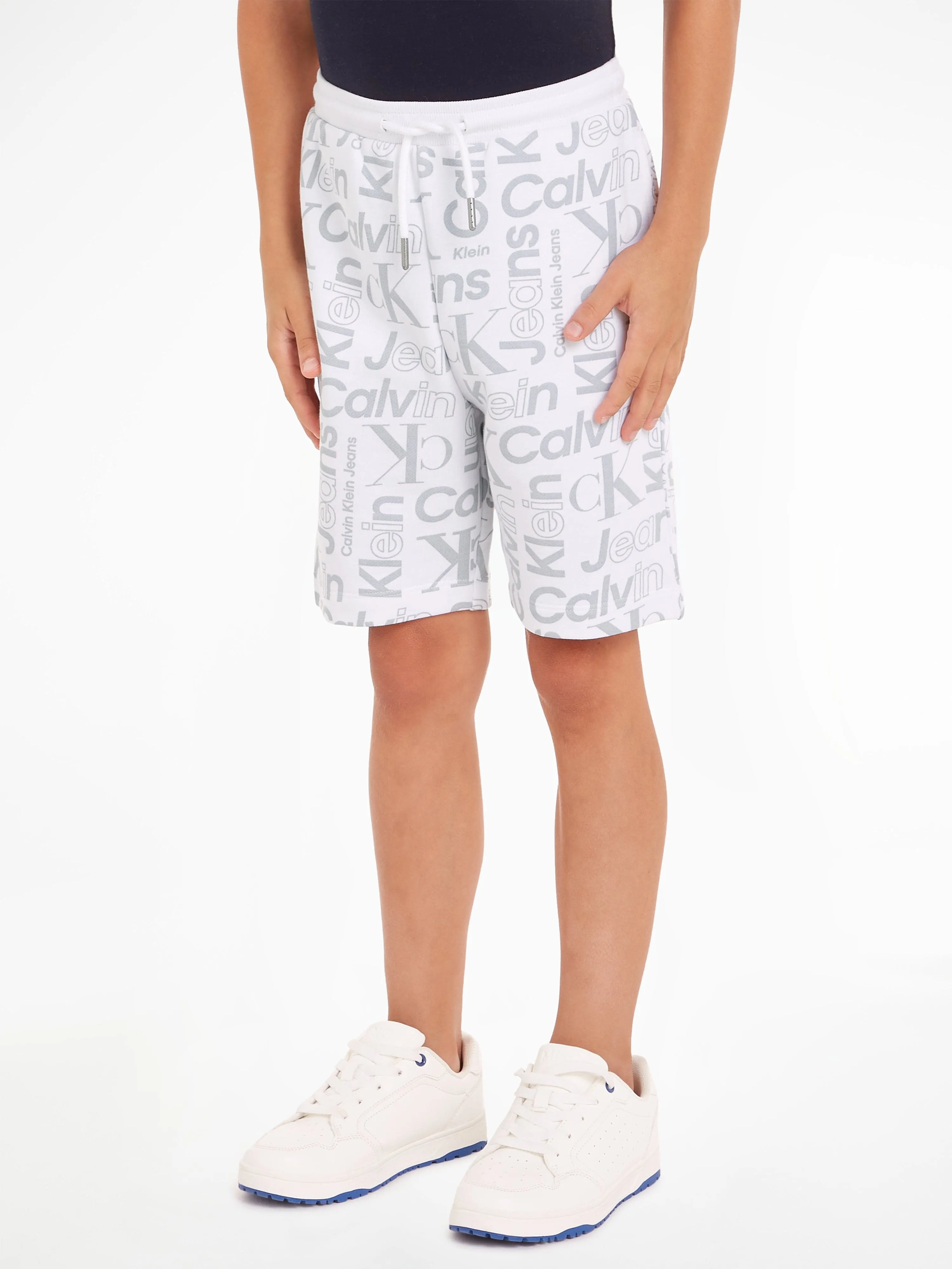 Calvin Klein Jungen Institutional CK Logo Shorts in Weiß