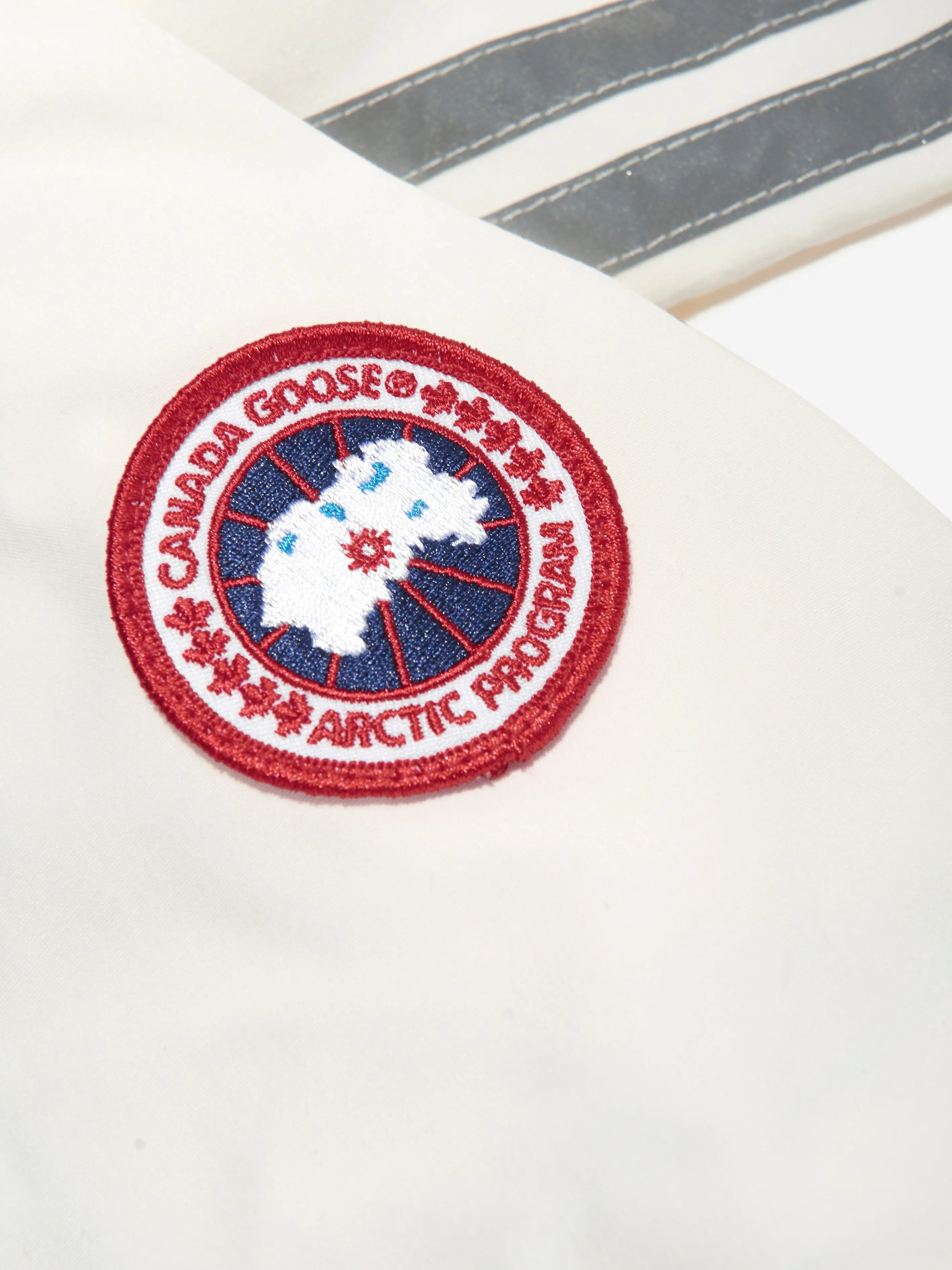 Canada Goose Girls Brittania Parka in Weiß