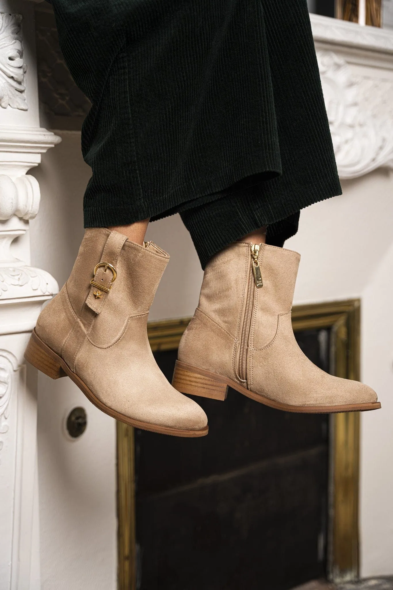 Dijeaux Vegan Wildleder Knöchelstiefel | Sand
