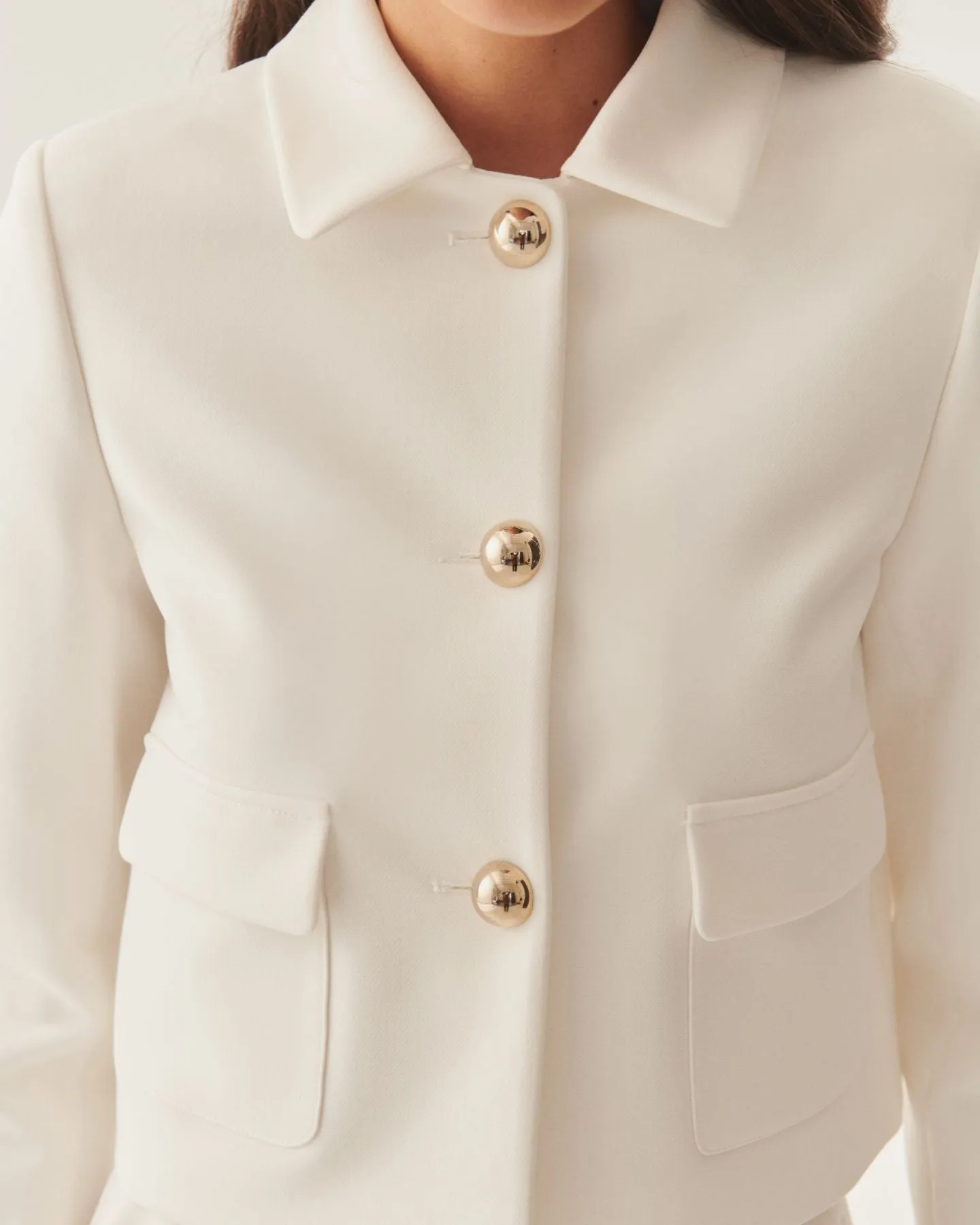 Exquisite Tessa Weiße Jacke mit Aufnähtasche-Detail