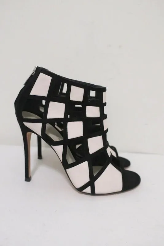 Gianvito Rossi Stiefeletten mit geometrischen Ausschnitten Schwarz Wildleder & Weiß Leder Größe 36.5