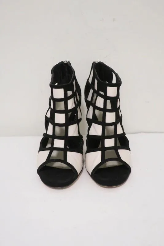Gianvito Rossi Stiefeletten mit geometrischen Ausschnitten Schwarz Wildleder & Weiß Leder Größe 36.5