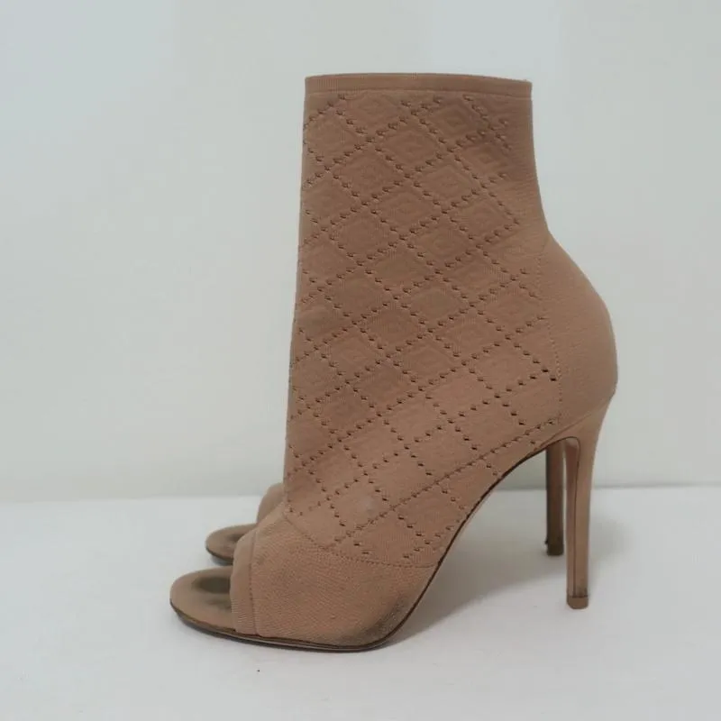 Gianvito Rossi Stretch-Knit-Stiefelette Beige Größe 38 Offene Zehen High Heel Knöchelstiefel