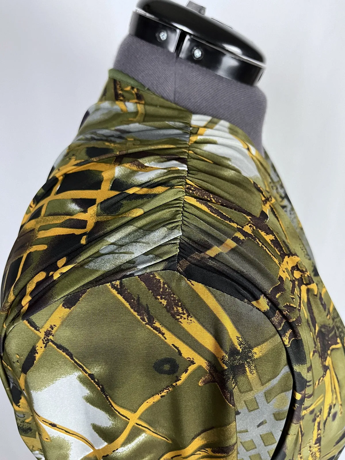 Igigi Größe 22W Oliv & Senf Kreuzmuster Kleid