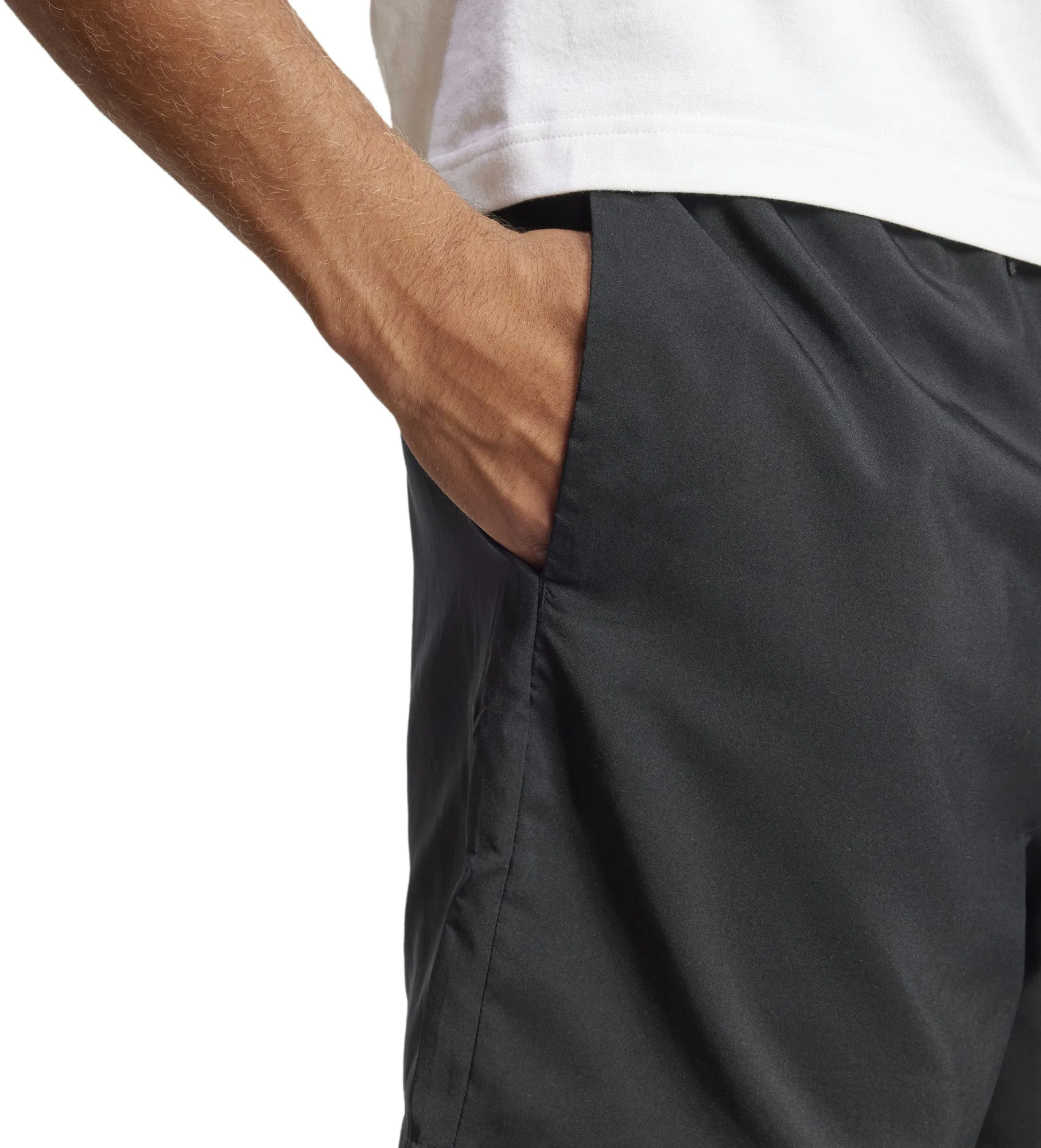Herren Essentials Shorts mit kleinem Logo