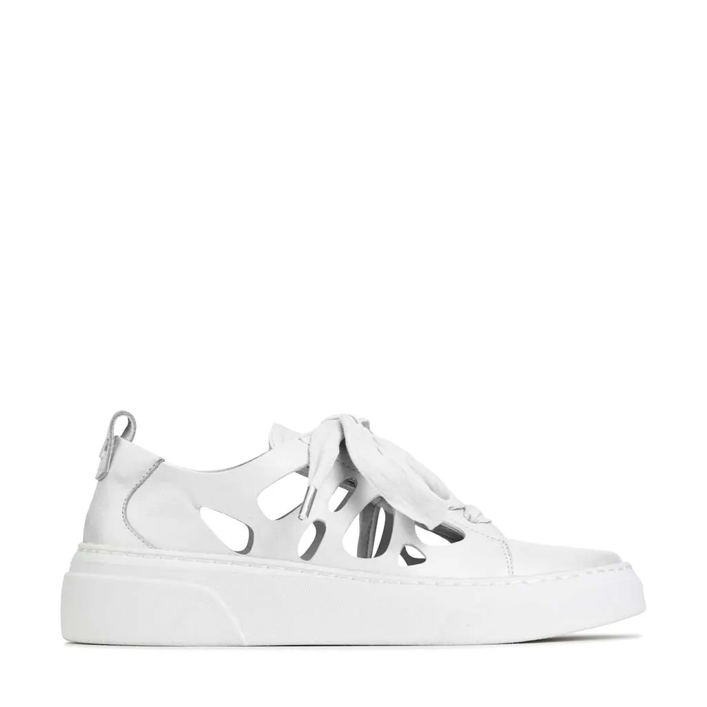 MINNIE LEDER LASER-AUSGESCHNITTENE SNEAKER