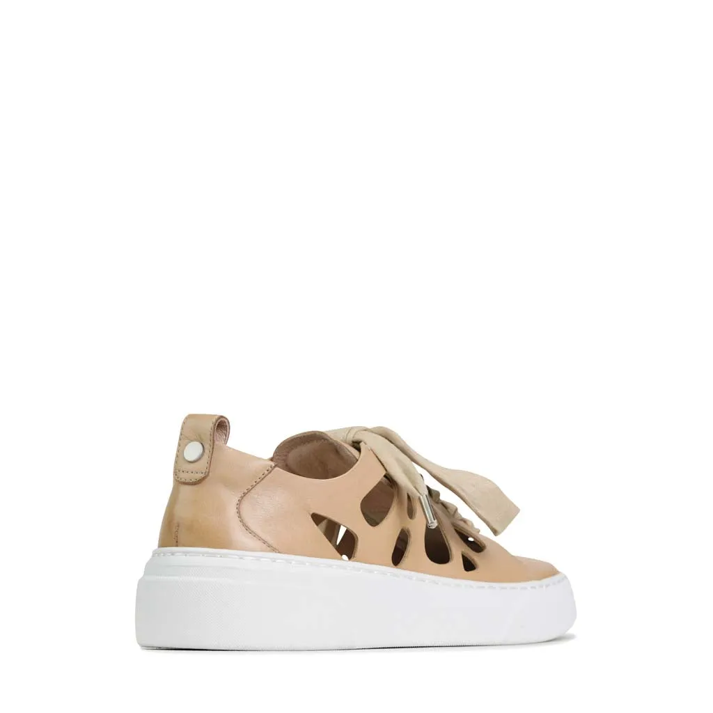 MINNIE LEDER LASER-AUSGESCHNITTENE SNEAKER