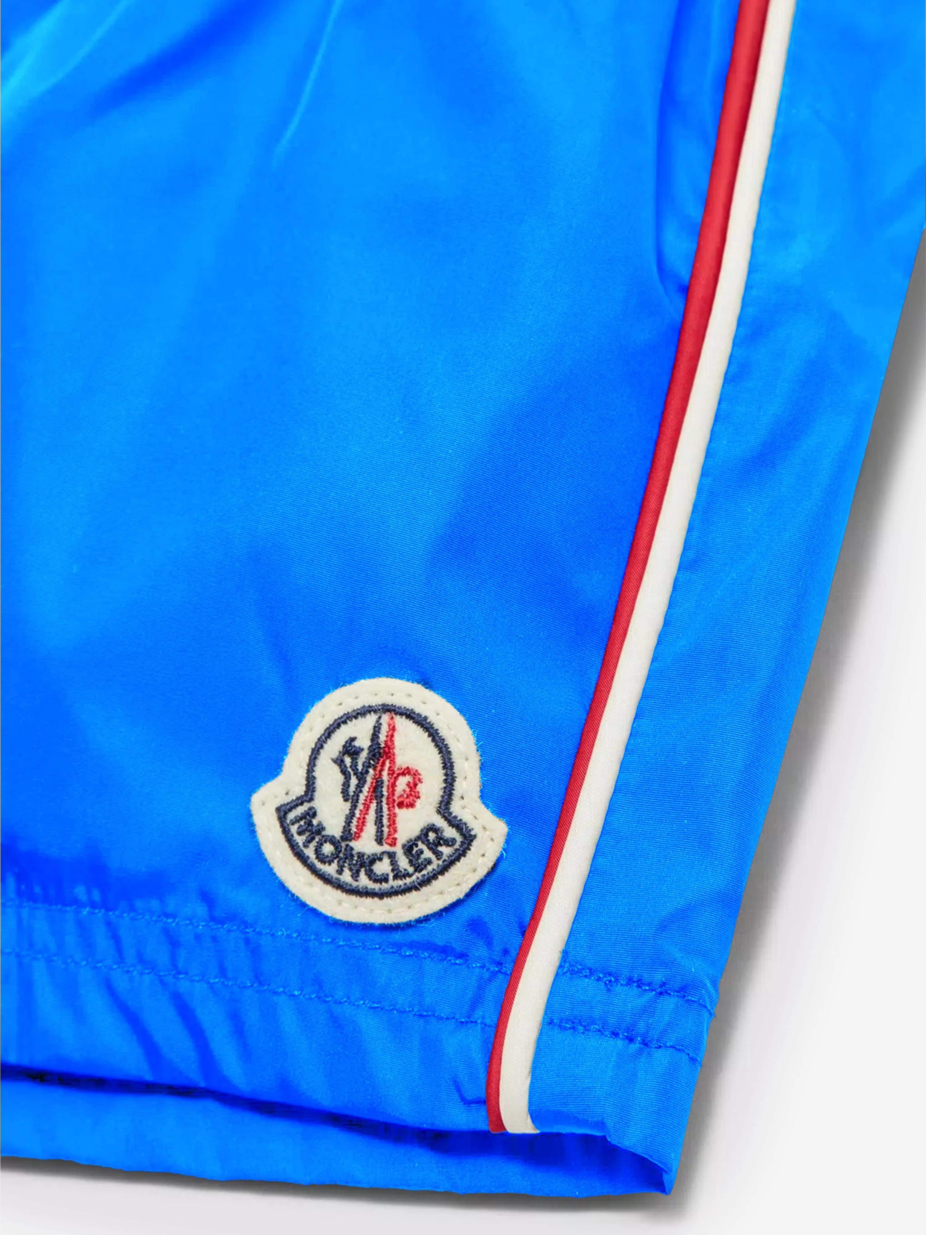 Moncler Enfant Jungen Logo Badeshorts in Blau