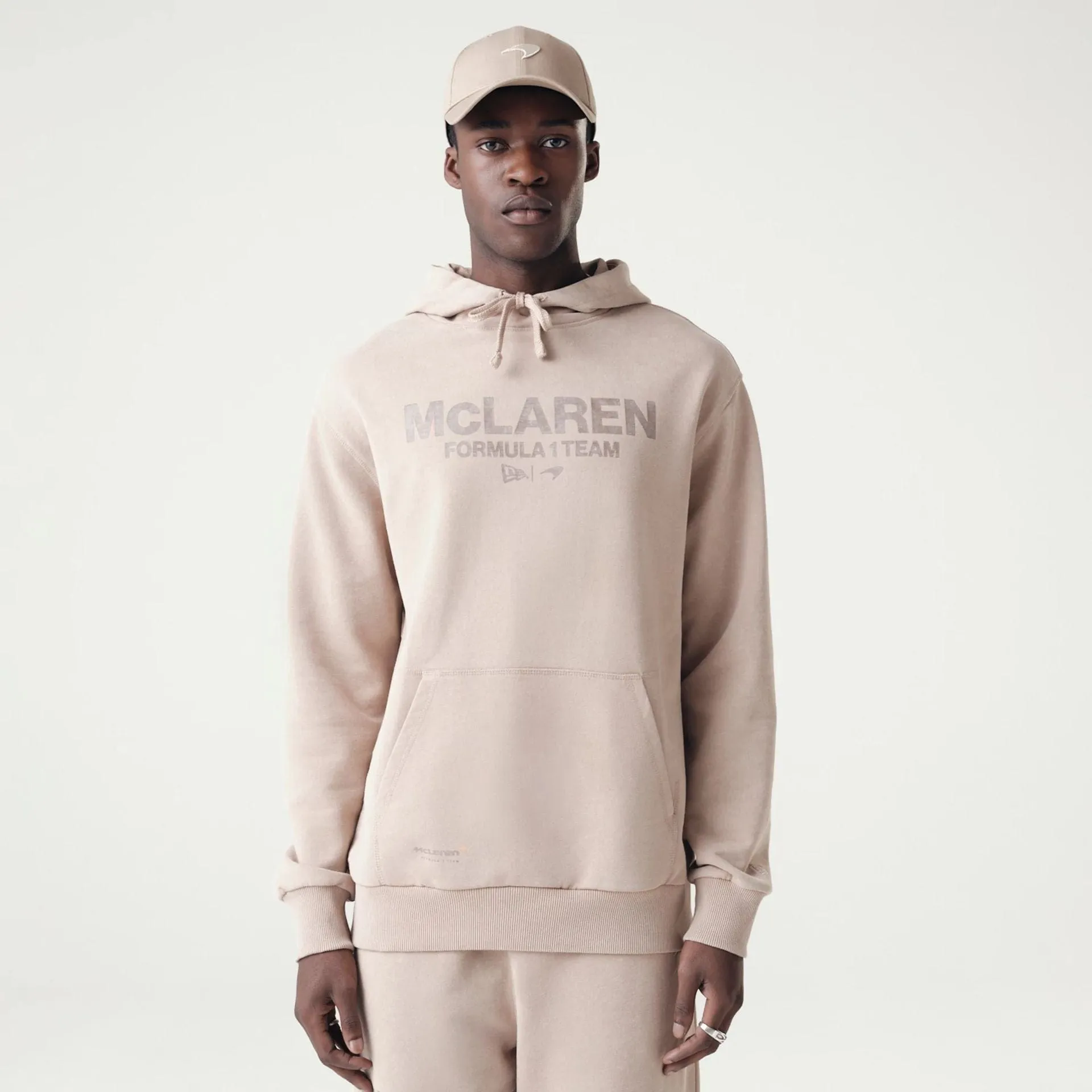 New Era Sweatshirts und Hoodies McLaren Racing Washed Pack Beige Übergroße Kapuzenjacke