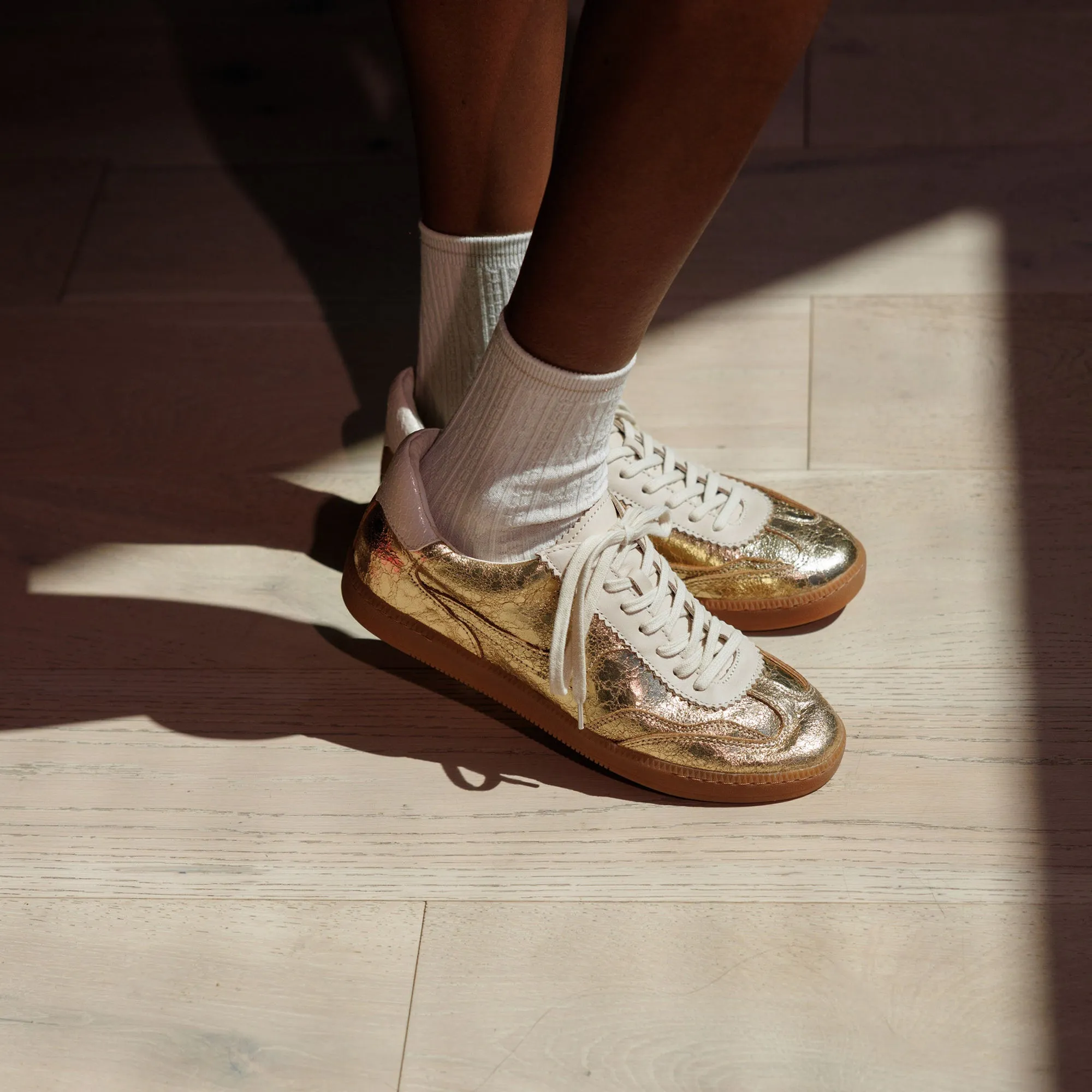 NOTICE SNEAKERS GOLD LEDER MIT VINTAGE-EFFEKT