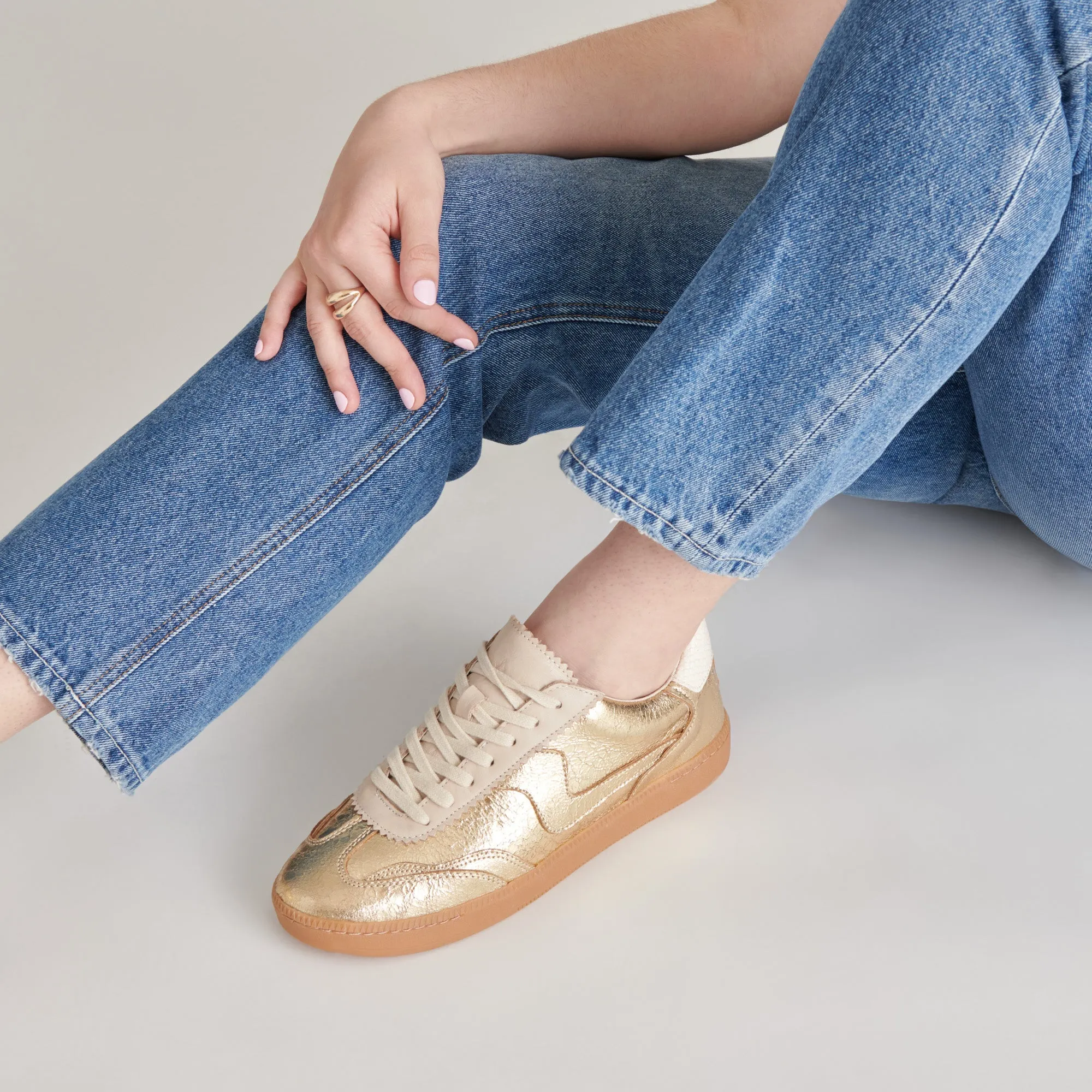 NOTICE SNEAKERS GOLD LEDER MIT VINTAGE-EFFEKT