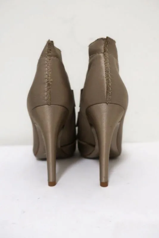 Pedro Garcia Peeptoe-Stiefeletten mit Kristallverzierungen in Beige Satin Größe 38