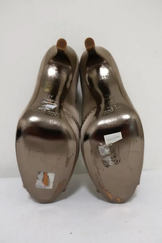 Pedro Garcia Peeptoe-Stiefeletten mit Kristallverzierungen in Beige Satin Größe 38