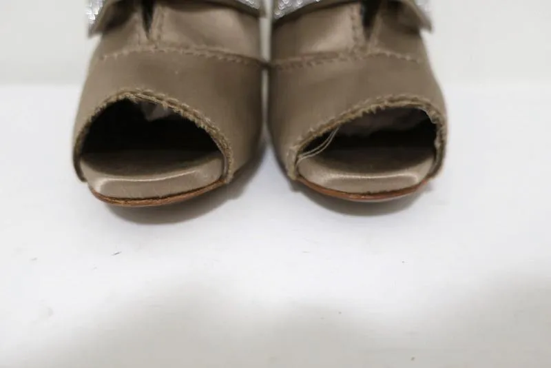 Pedro Garcia Peeptoe-Stiefeletten mit Kristallverzierungen in Beige Satin Größe 38