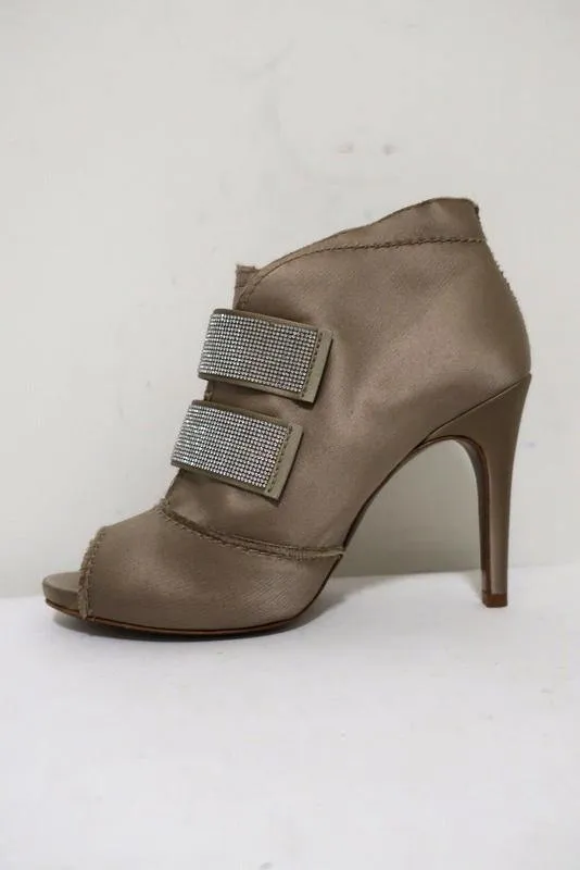 Pedro Garcia Peeptoe-Stiefeletten mit Kristallverzierungen in Beige Satin Größe 38