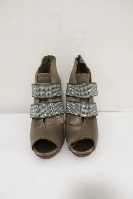 Pedro Garcia Peeptoe-Stiefeletten mit Kristallverzierungen in Beige Satin Größe 38