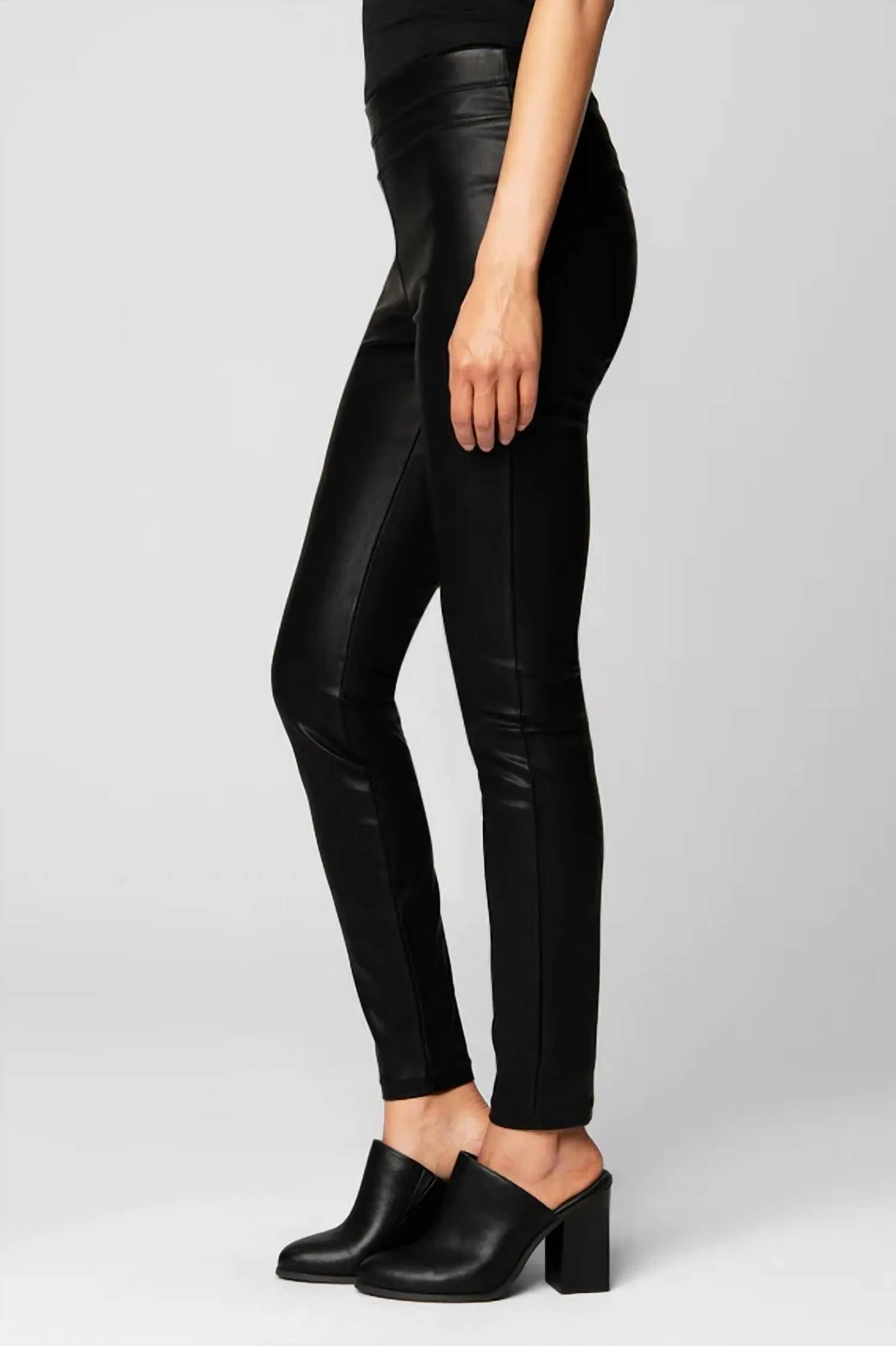Schlüpfen Sie in die Pussy Cat Kunstleder-Legging in Schwarz