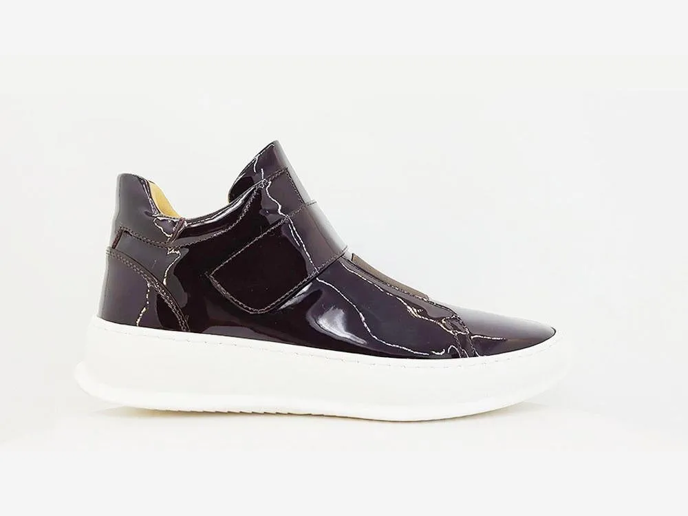 Glänzender Kalbsleder-High-Top-Sneaker in Burgunder