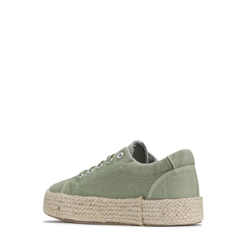 ULTRA CANVAS SNEAKER